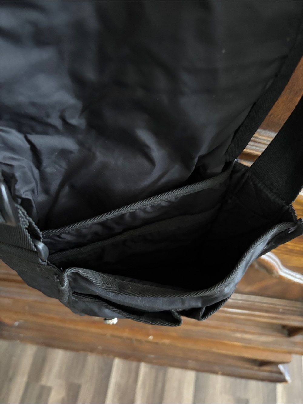 LeSportsac Small Black crossbody nylon bag - Picture 5 of 10